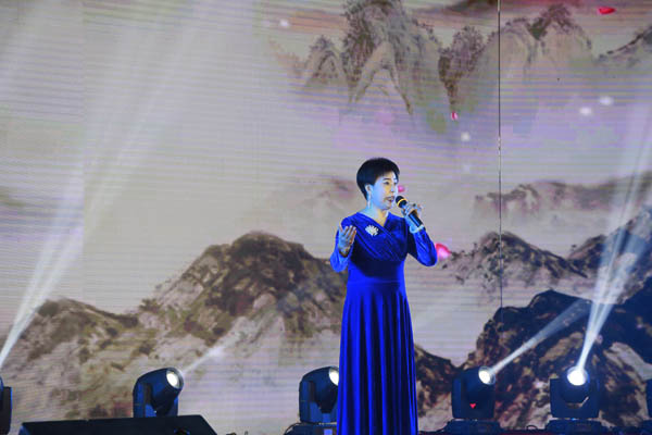 隆華科技集團(tuán)2018年度頒獎典禮暨2019迎新聯(lián)歡會今隆重舉行