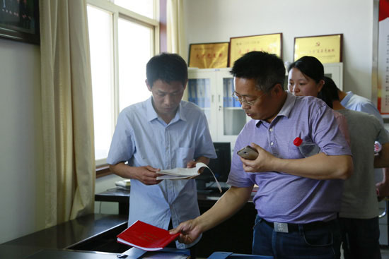 遂平縣考察團到隆華考察交流非公黨建工作